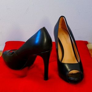 Le chateau peep toe high heels size 6